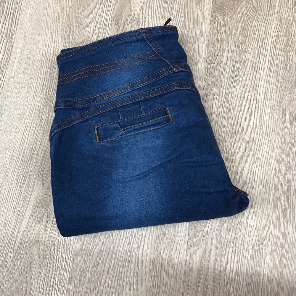 Mid Rise Dark Wash Skinny Jeans 🎈🎉HP 10/28🎉🎈 - Picture 4 of 4